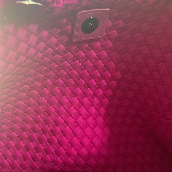 Neoprene bright pink tote - Picture 3 of 3